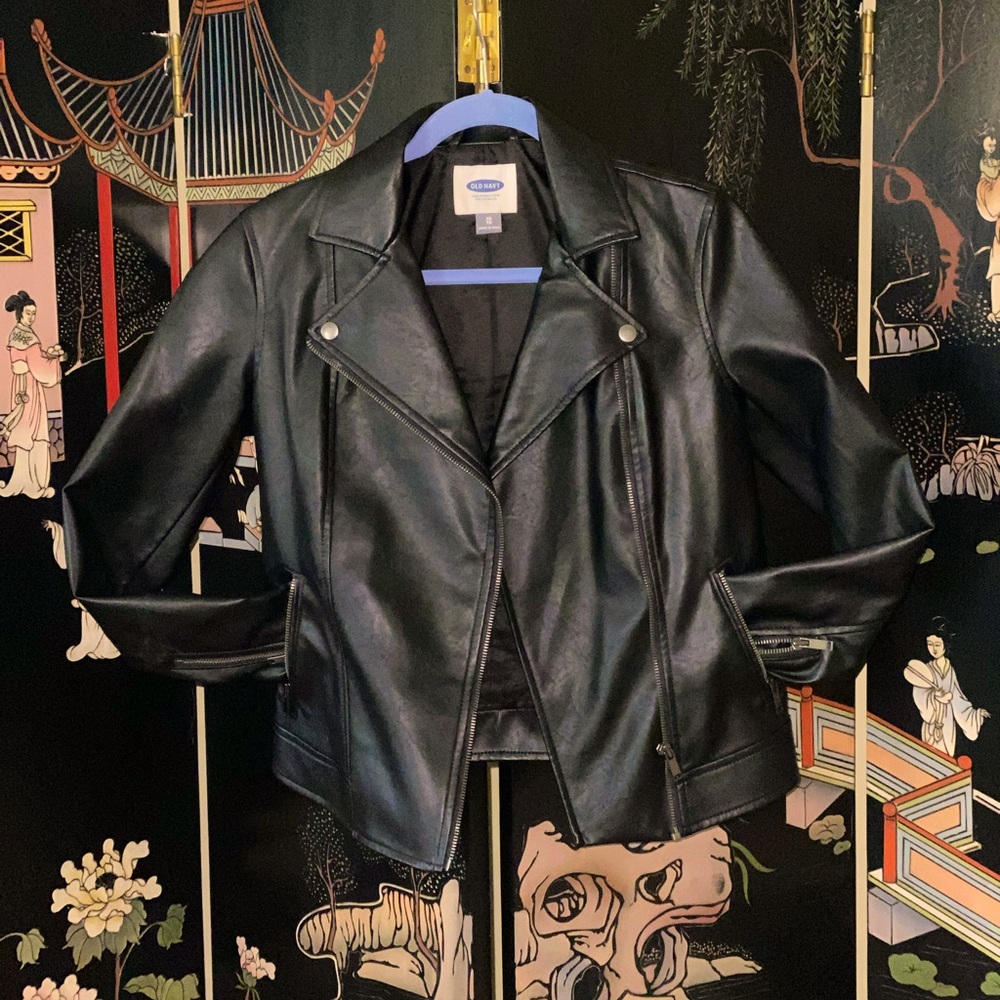 Leather Jacket ft. Cute Zipper Cutouts